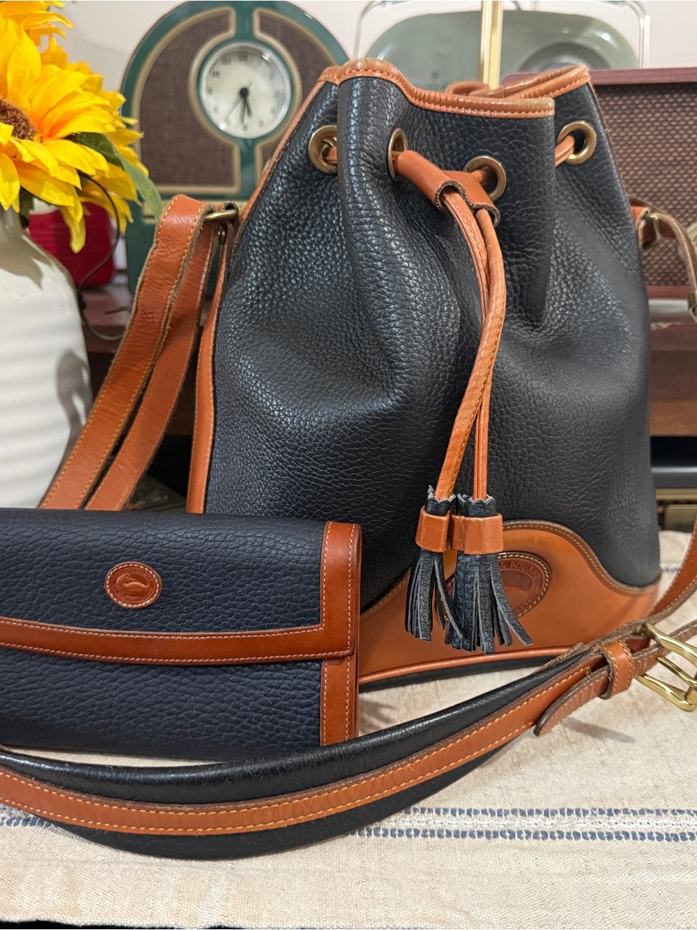 Vintage Dooney & Bourke AWL Leather Black & Tan Bucket Bag with Matching Wallet - Picture 3 of 14
